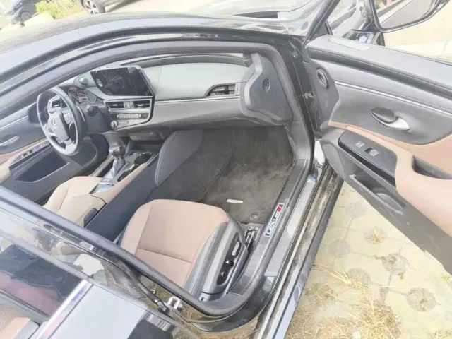 Lexus ES — Фото автомобиля 13