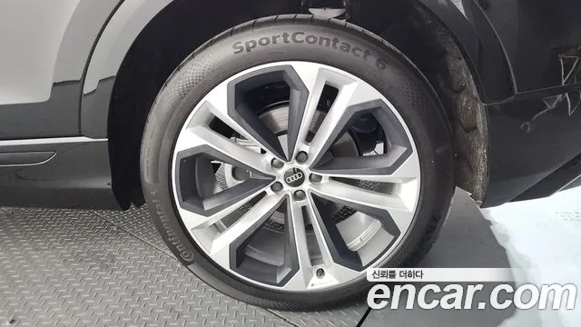 Audi Q8 55 TFSI quattro Premium — Фото автомобиля 15