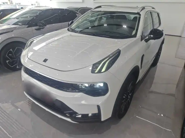 Фотография автомобиля — Lynk & Co 01