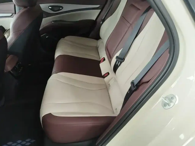 BYD Seal 07 DM-i — Фото автомобиля 16
