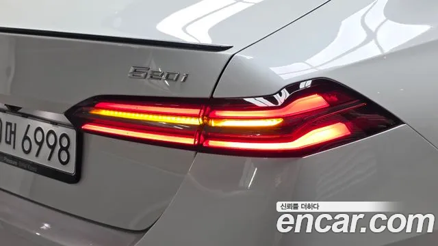 BMW 5 Series G60 — Фото автомобиля 23