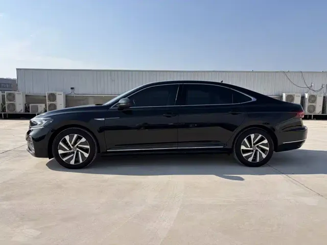 Volkswagen Passat — Фото автомобиля 4