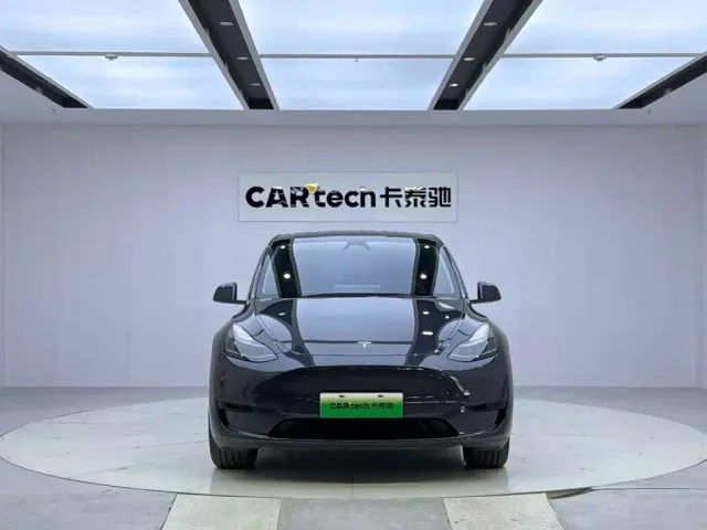 Tesla Model Y — Фото автомобиля 8