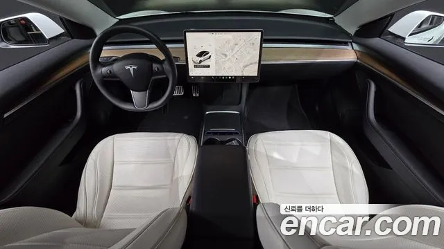 Tesla Model 3 — Фото автомобиля 10