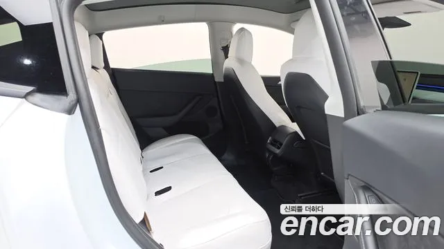Tesla Model Y — Фото автомобиля 11