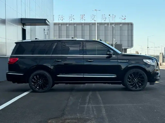 Lincoln Navigator — Фото автомобиля 4