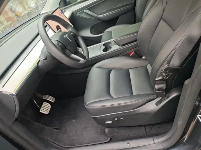 Tesla Model Y — Фото автомобиля 14