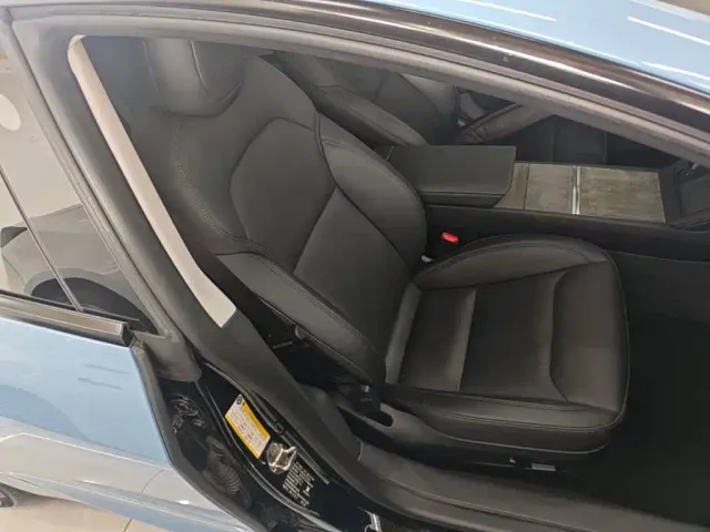 Tesla Model 3 — Фото автомобиля 24