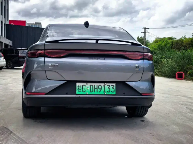 BYD Qin L — Фото автомобиля 9