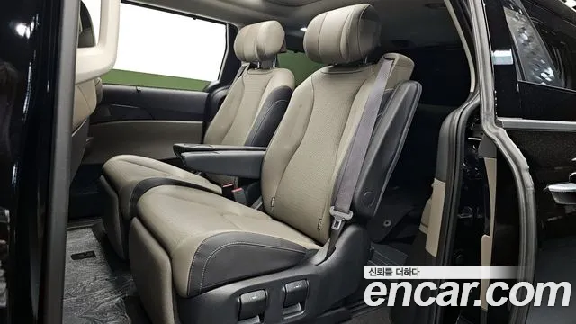 Kia Carnival Generation 4 — Фото автомобиля 11