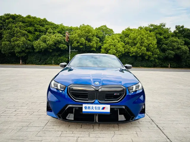 BMW M5 — Фото автомобиля 2