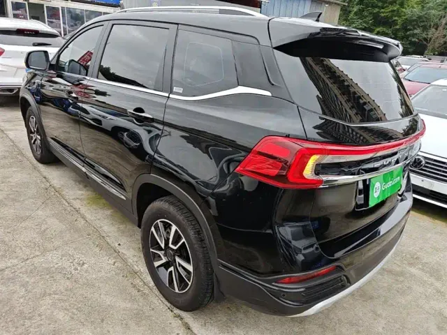 Forthing T5 — Фото автомобиля 4