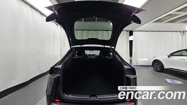 Tesla Model Y — Фото автомобиля 20