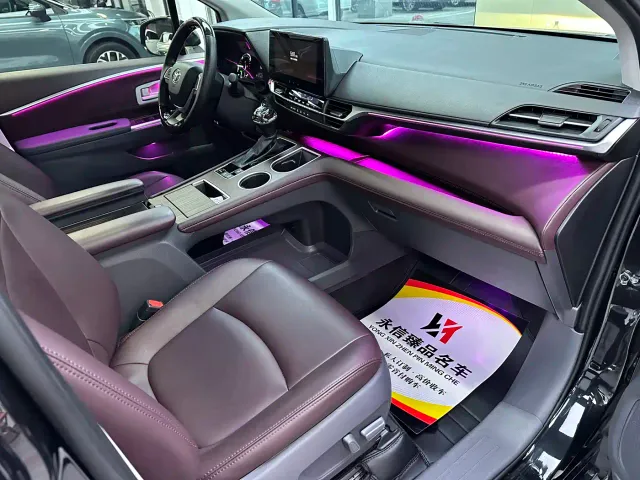 Toyota Sienna — Фото автомобиля 13