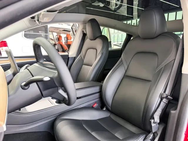 Tesla Model Y — Фото автомобиля 10
