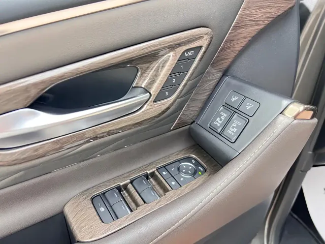 Toyota Vellfire — Фото автомобиля 13