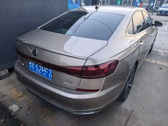 Volkswagen Passat — Фото автомобиля 14