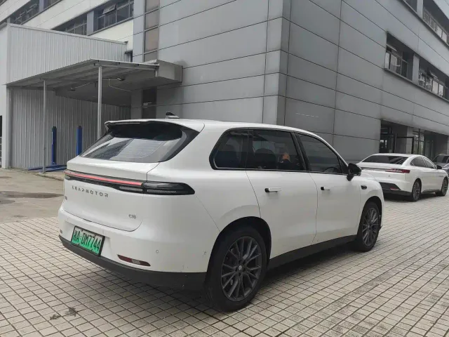 Leapmotor C10 — Фото автомобиля 8