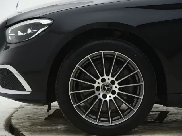 Mercedes-Benz E-Class — Фото автомобиля 6