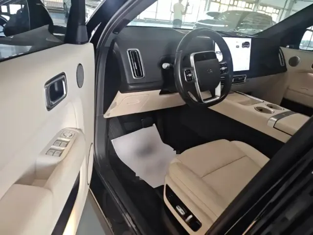 Li Auto L7 — Фото автомобиля 15