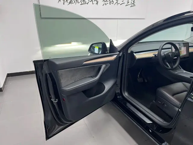 Tesla Model Y — Фото автомобиля 14