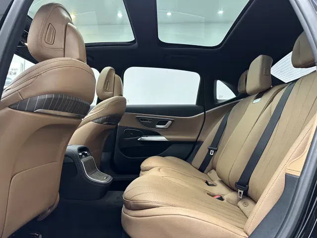 Mercedes-Benz E-Class — Фото автомобиля 11
