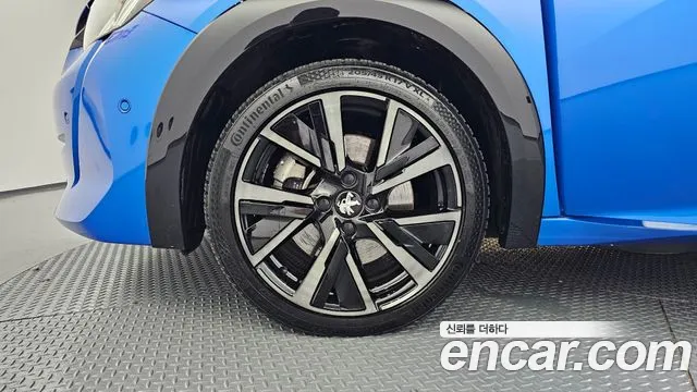 Peugeot 208 — Фото автомобиля 4