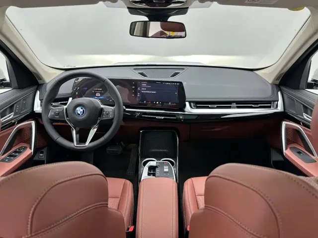 BMW iX1 — Фото автомобиля 21