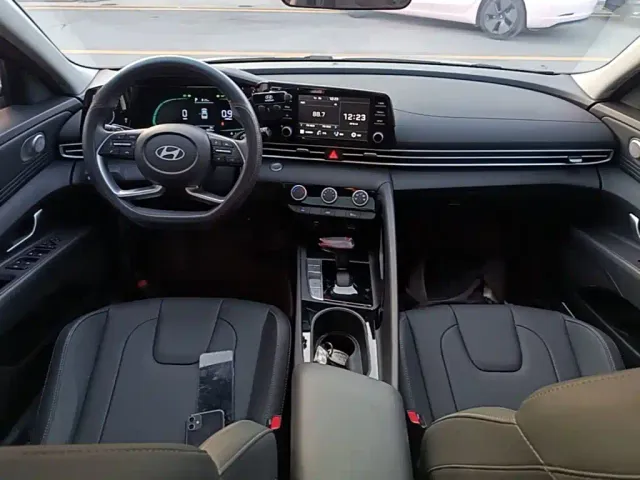 Hyundai Elantra — Фото автомобиля 9
