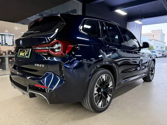 BMW iX3 — Фото автомобиля 13