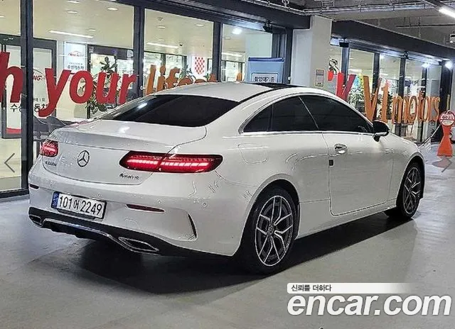 Mercedes-Benz E-Class — Фото автомобиля 4