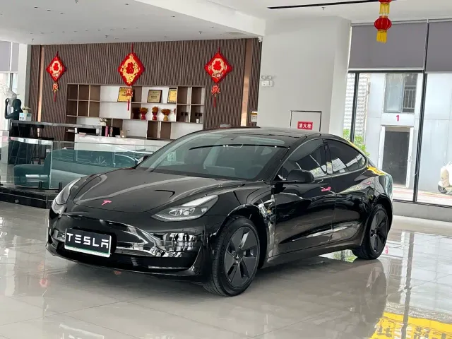 Фотография автомобиля — Tesla Model 3
