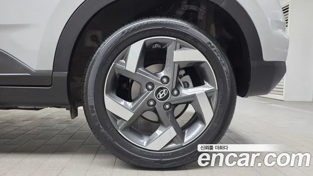 Hyundai Venue — Фото автомобиля 6