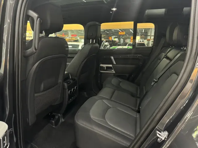 Land Rover Defender — Фото автомобиля 8
