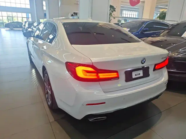 BMW 5 Series — Фото автомобиля 4