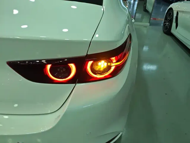 Mazda Axela — Фото автомобиля 7