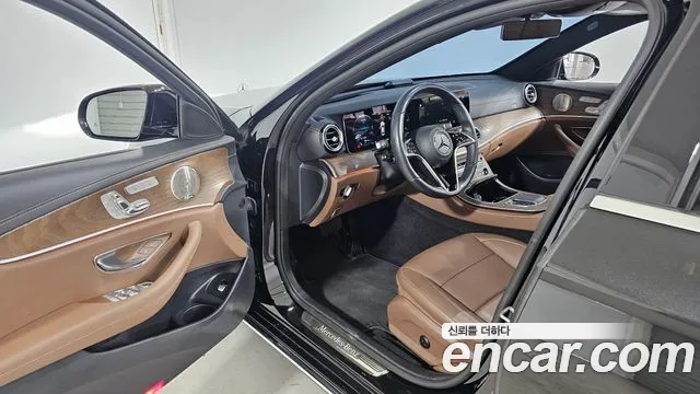 Mercedes-Benz E-Class — Фото автомобиля 10