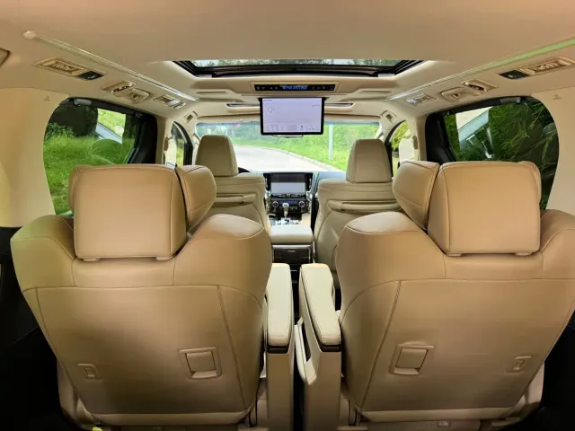 Toyota Alphard — Фото автомобиля 10