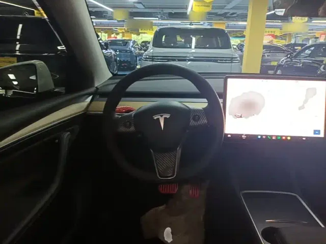 Tesla Model Y — Фото автомобиля 10