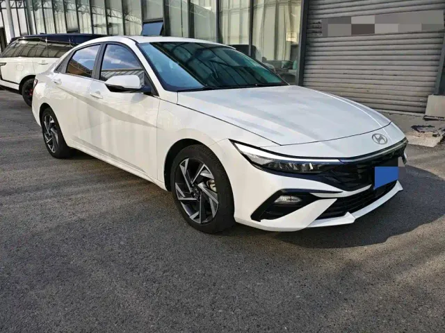 Hyundai Elantra — Фото автомобиля 3