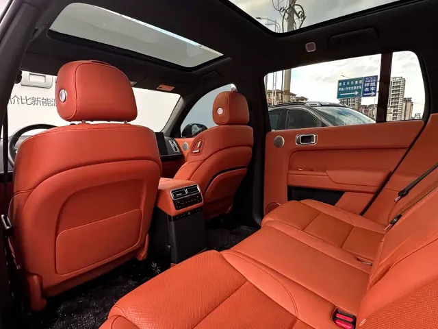 Li Auto L7 — Фото автомобиля 8