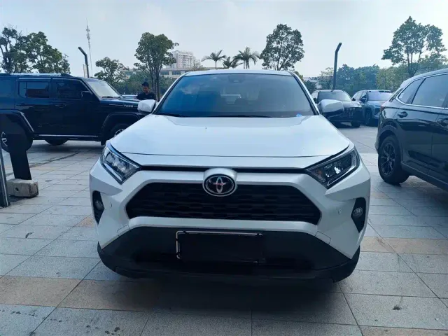 Toyota RAV4 — Фото автомобиля 2