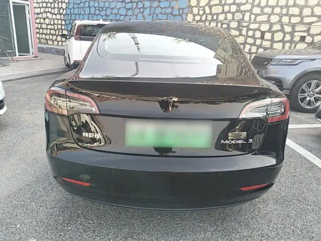Tesla Model 3 — Фото автомобиля 5