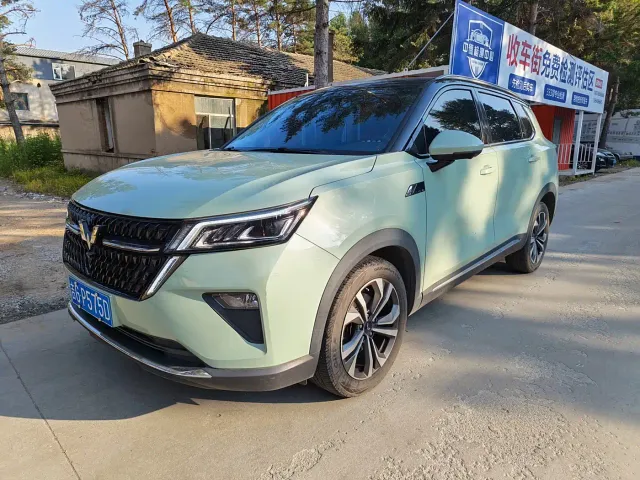 Фотография автомобиля — Wuling Asta