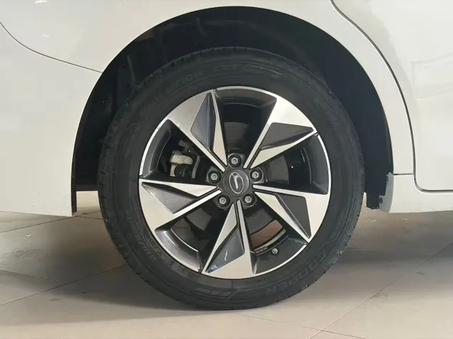 GAC Trumpchi M6 — Фото автомобиля 5