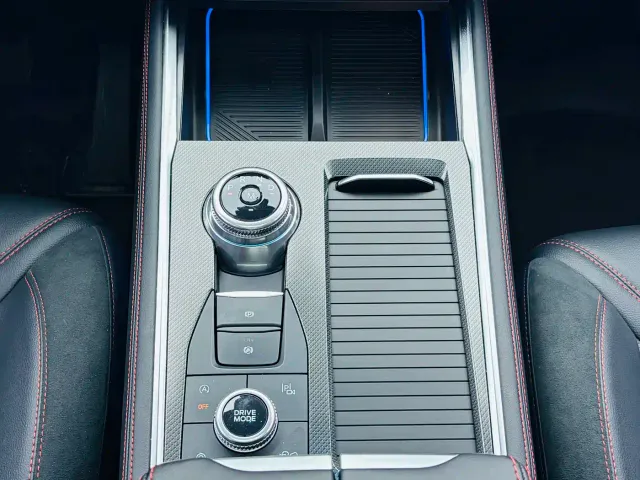 Ford Explorer — Фото автомобиля 12