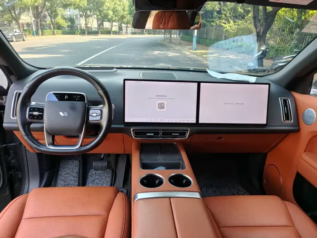Li Auto L8 — Фото автомобиля 4