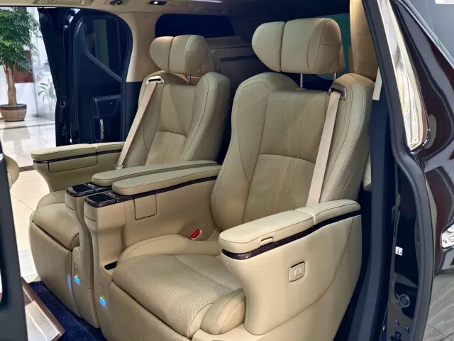Toyota Vellfire — Фото автомобиля 12