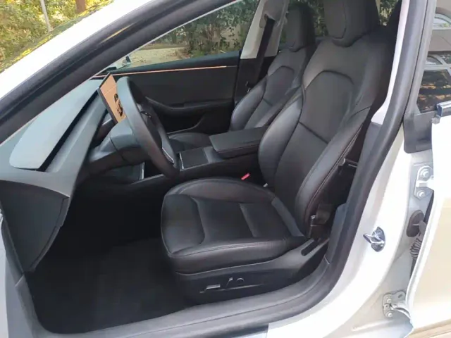 Tesla Model 3 — Фото автомобиля 14