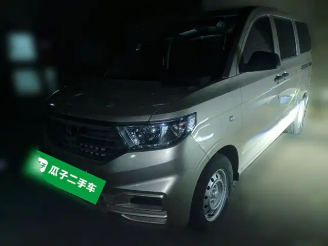 Фотография автомобиля — Wuling Hongguang V